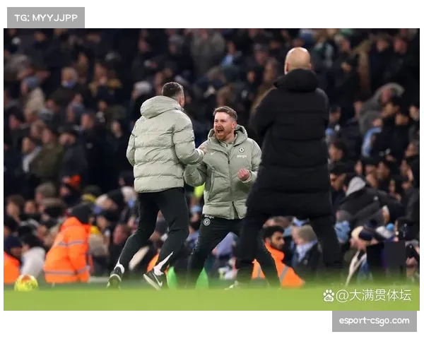 阿森纳70分领跑积分榜，曼城67分紧追不舍